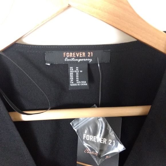 🔥 SOLD 🔥Black Button Down Tie Front Crop Top - Picture 5 of 7